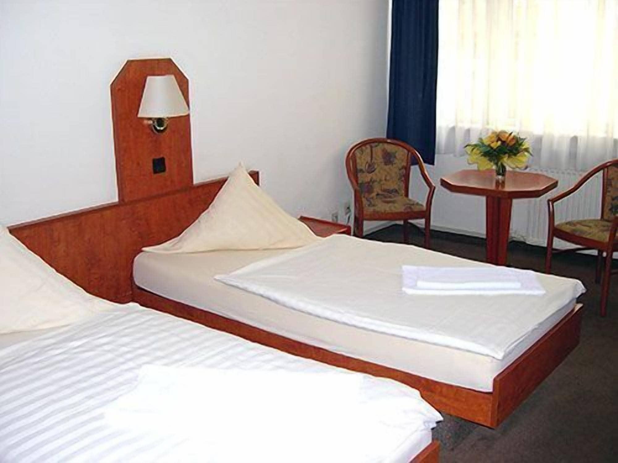 Hotel Rossija Frankfurt pe Main Cameră foto