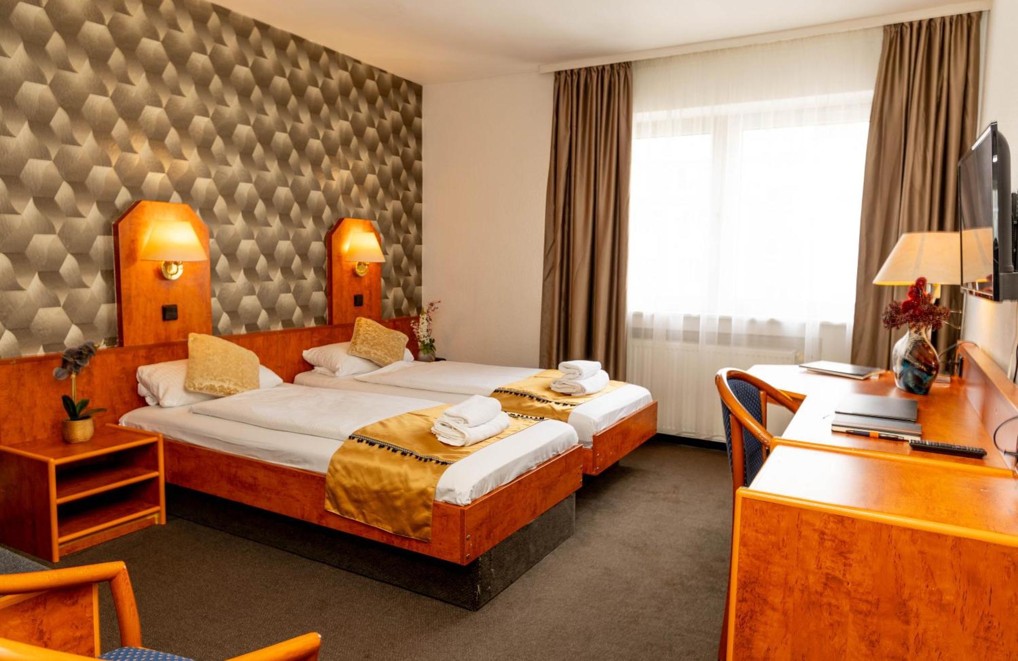 Hotel Rossija Frankfurt pe Main Exterior foto