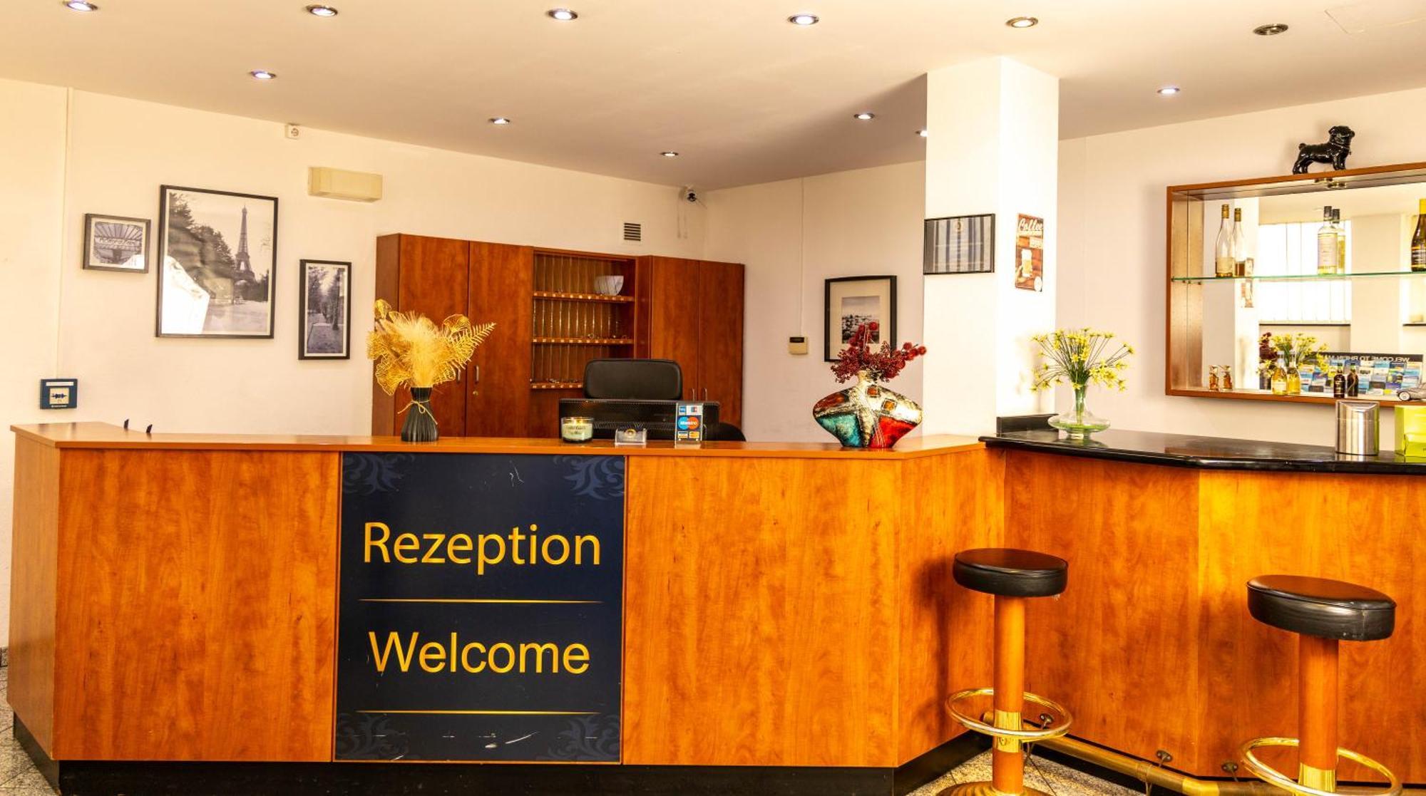 Hotel Rossija Frankfurt pe Main Exterior foto